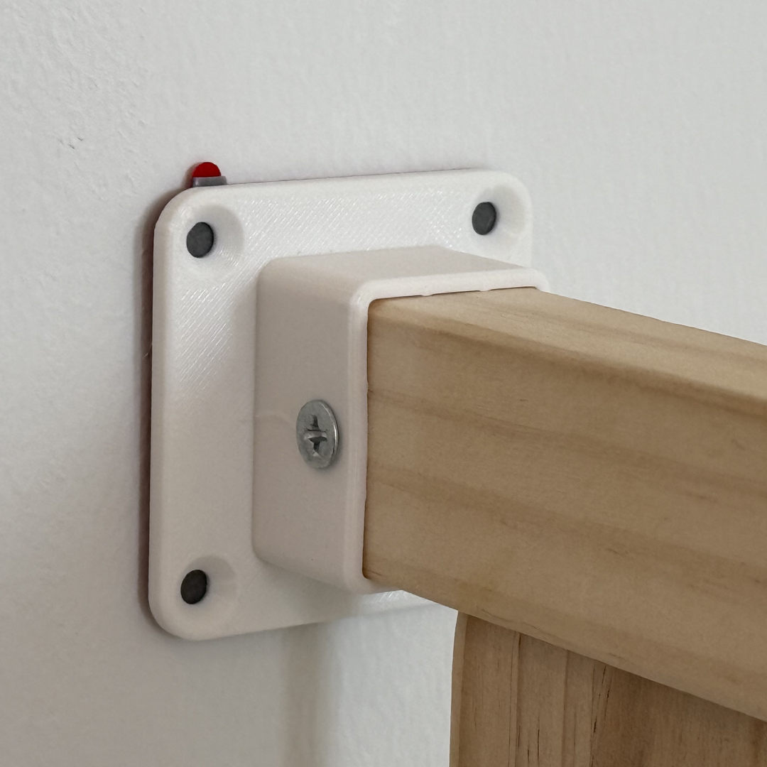 Grip Bar &amp; Wall Mount For Timber Playpen